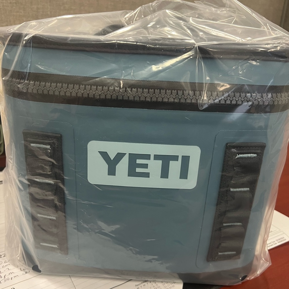 Yeti Hopper Flip8 in Nordic Blue Brand New never used
